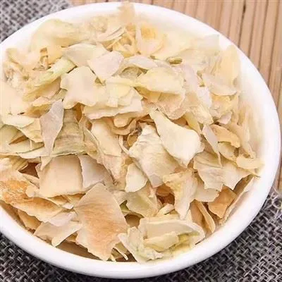 مکعب های پیاز زرد